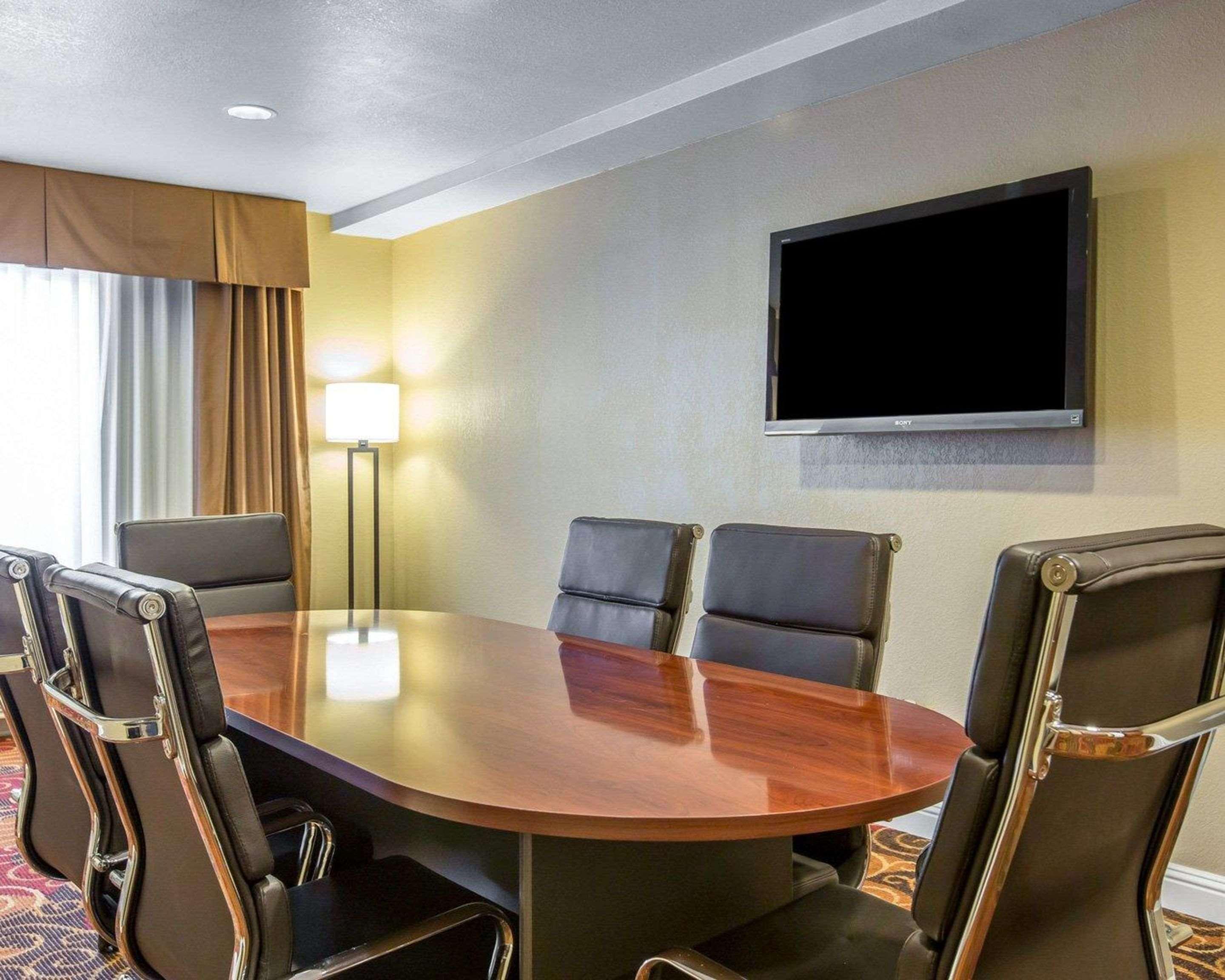 Comfort Inn&suites 3*
