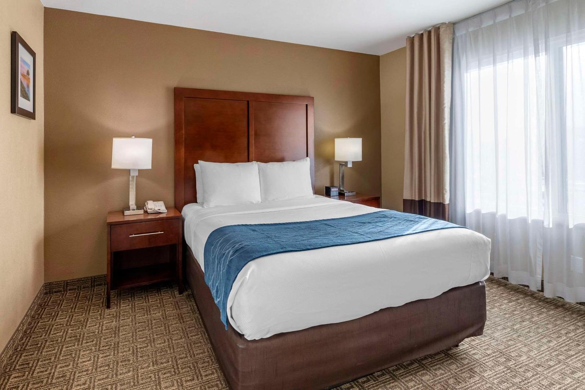 Comfort Inn&suites 3*