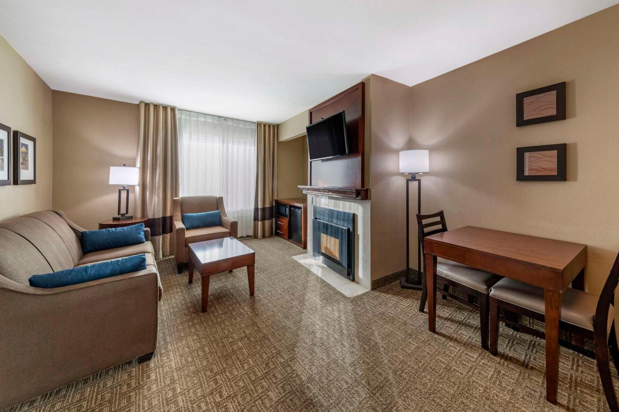 Comfort Inn&suites Hotel