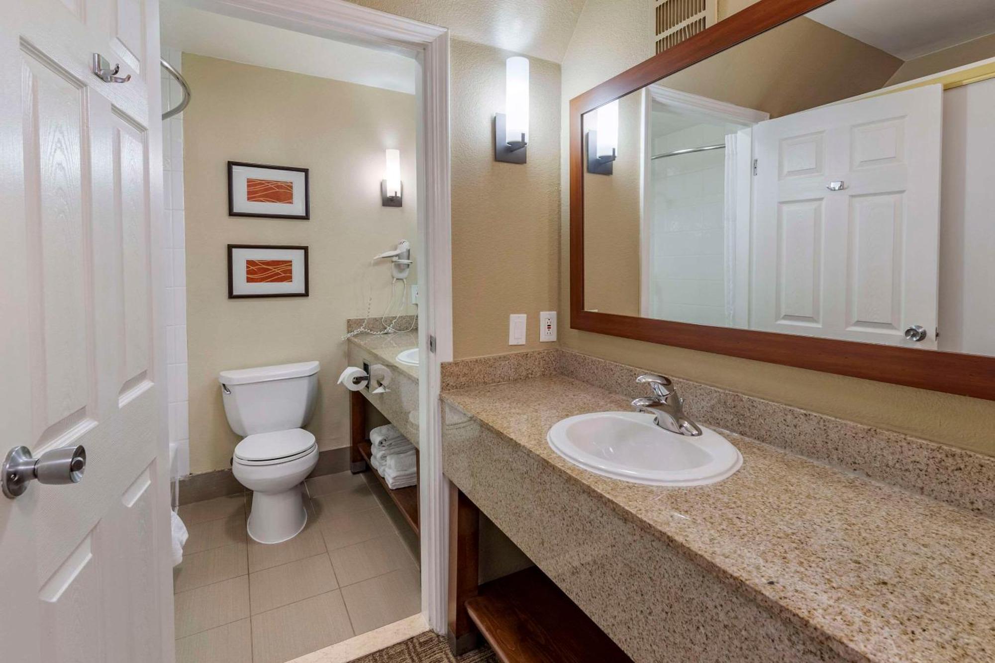 Hotel Comfort Inn&suites